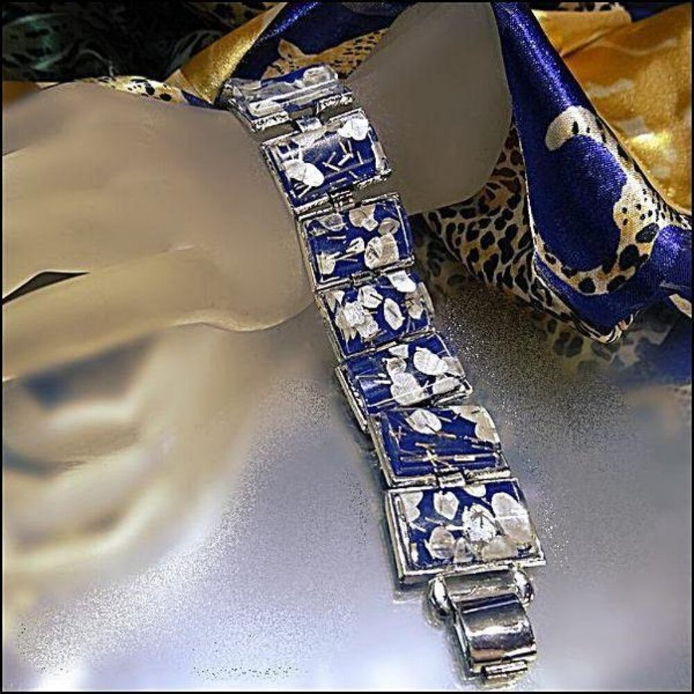 1950s Blue w Silver Confetti Lucite Vintage Bracelet 19091